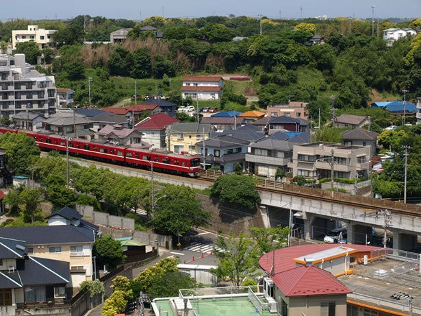 マホロバマインズから見える京急電車